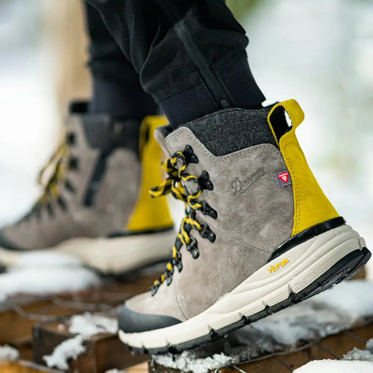 Women's Arctic 600 Side-Zip 7" Driftwood/Yellow 200G